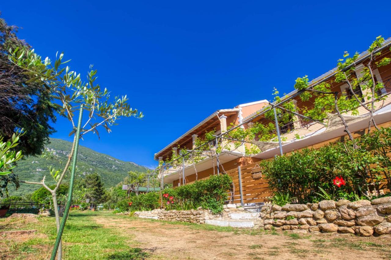 Ferienwohnung Christinas Lofts Ágios Matthaíos Exterior foto