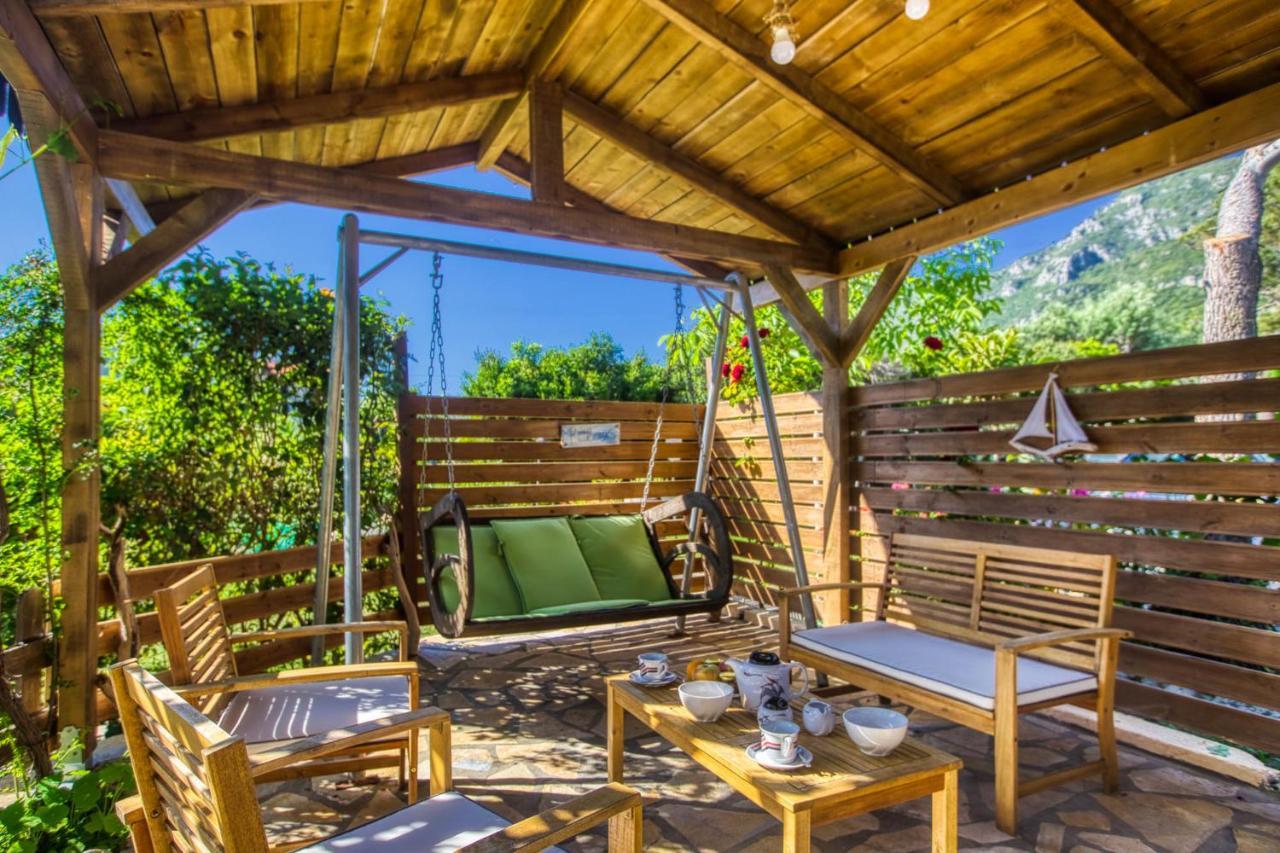 Ferienwohnung Christinas Lofts Ágios Matthaíos Exterior foto